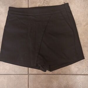 Color Swatch Black Zip Side Shorts Skirt NWOT Size S